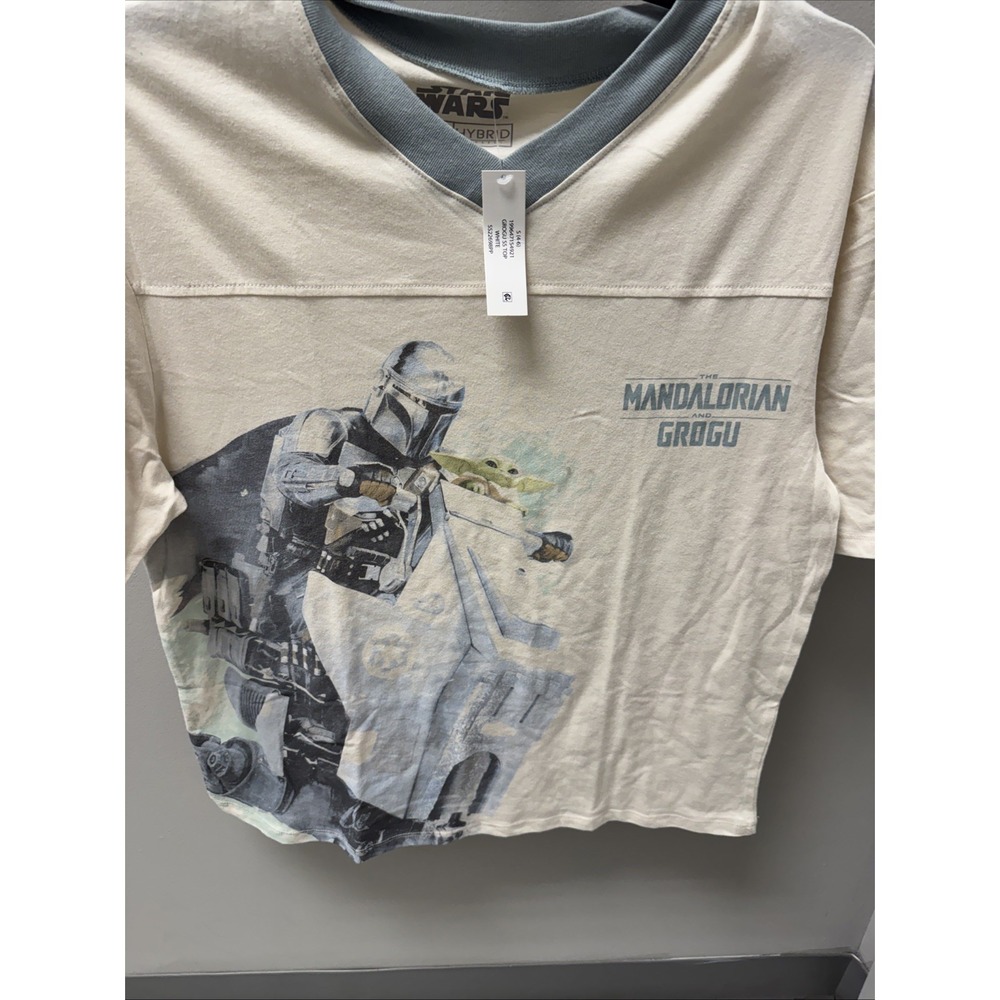 Star Wars Mandalorian and Grogu Adult V-neck T Shirt Size S New